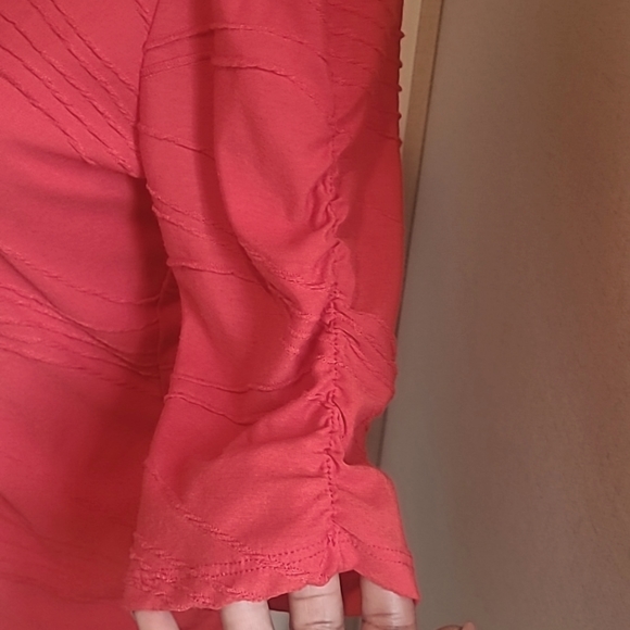 Women's Red shirt Size medium - Picture 6 of 6